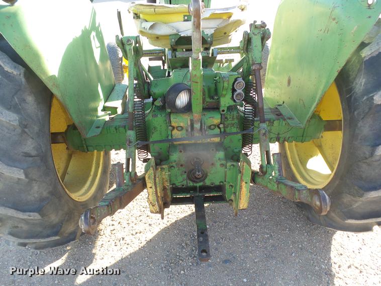 image for item DC8330 John Deere 2010 tractor