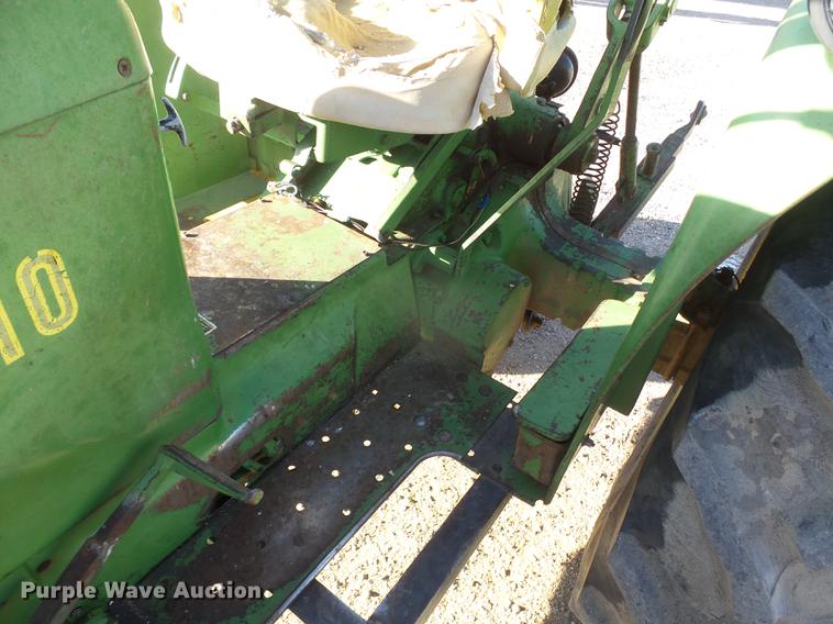 image for item DC8330 John Deere 2010 tractor