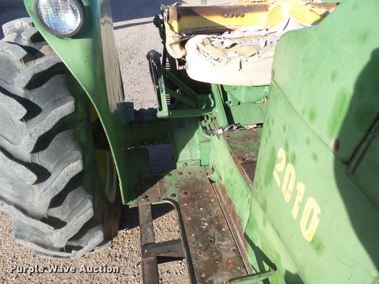 image for item DC8330 John Deere 2010 tractor