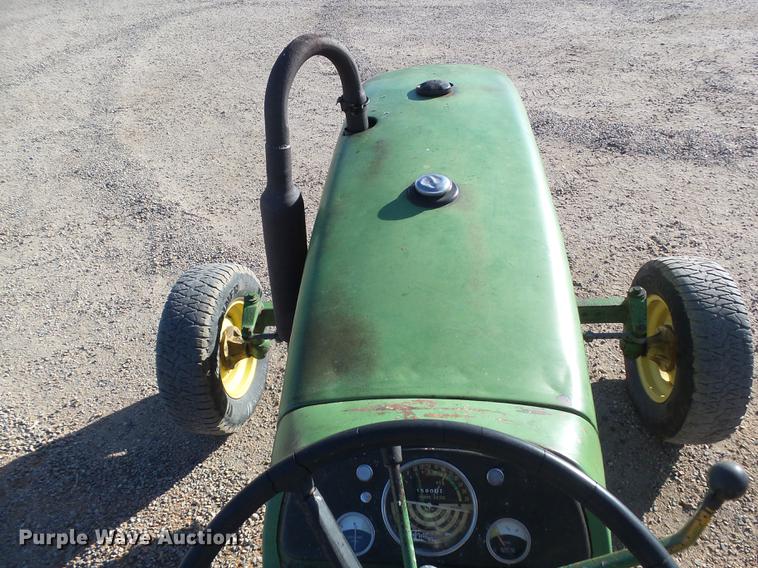 image for item DC8330 John Deere 2010 tractor