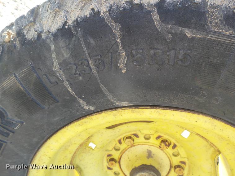 image for item DC8330 John Deere 2010 tractor