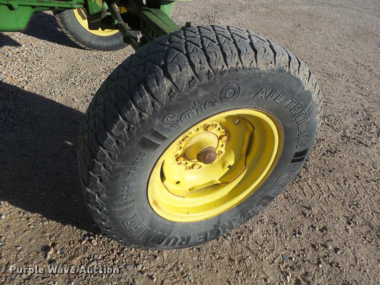 image for item DC8330 John Deere 2010 tractor