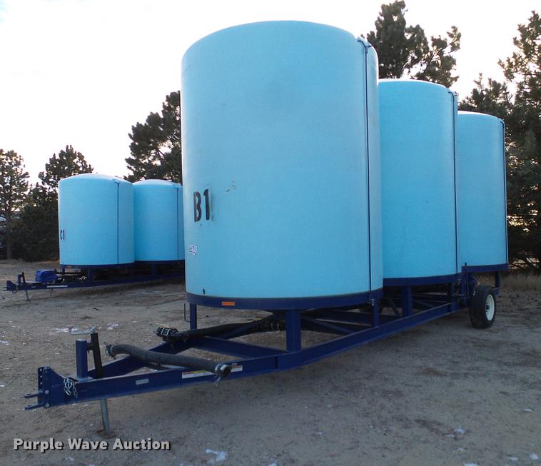 image for item DC8333 2010 JD Skiles triple tip tank trailer