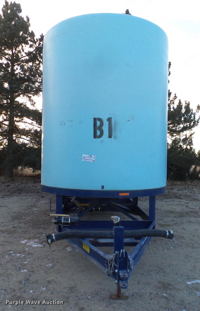 image for item DC8333 2010 JD Skiles triple tip tank trailer