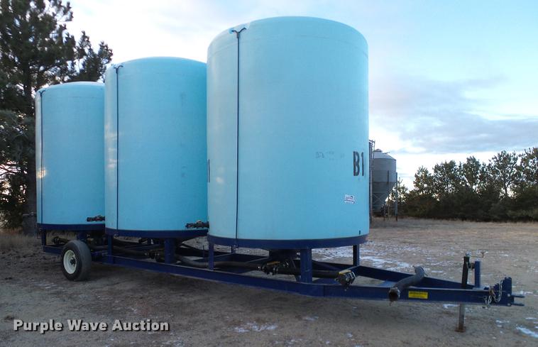 image for item DC8333 2010 JD Skiles triple tip tank trailer