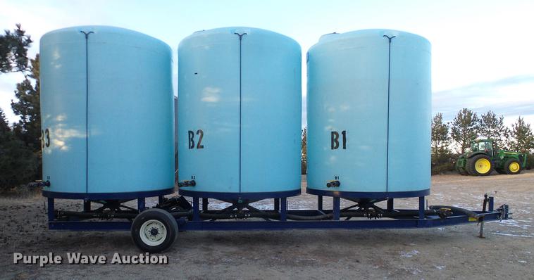 image for item DC8333 2010 JD Skiles triple tip tank trailer