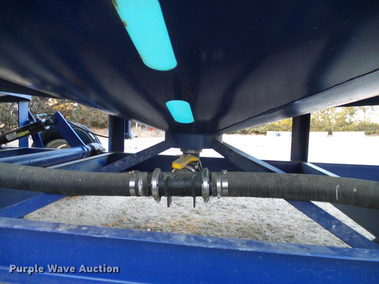 image for item DC8333 2010 JD Skiles triple tip tank trailer