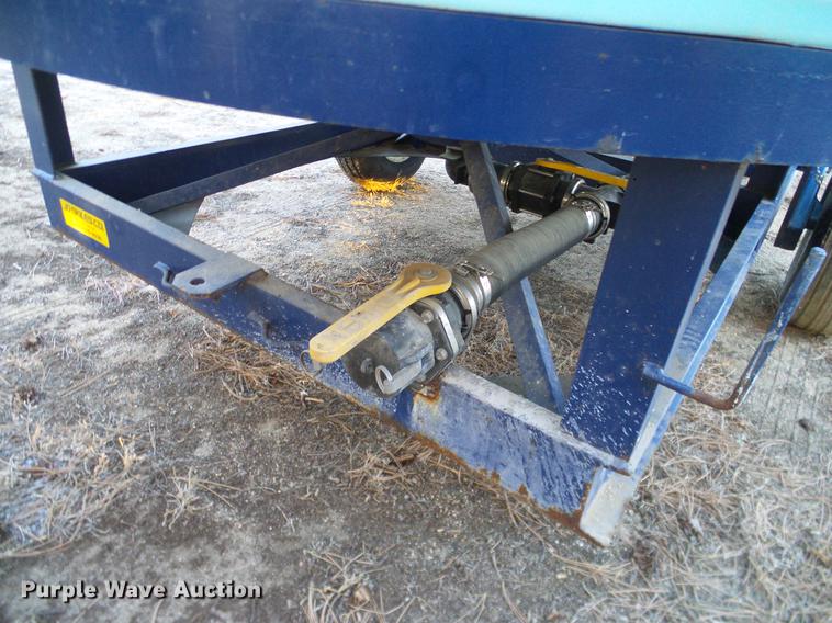 image for item DC8333 2010 JD Skiles triple tip tank trailer