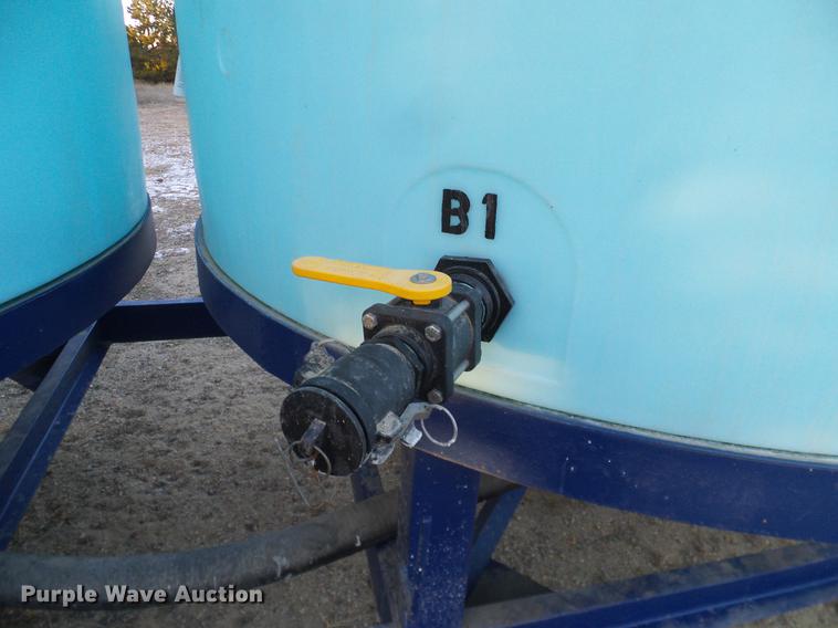 image for item DC8333 2010 JD Skiles triple tip tank trailer