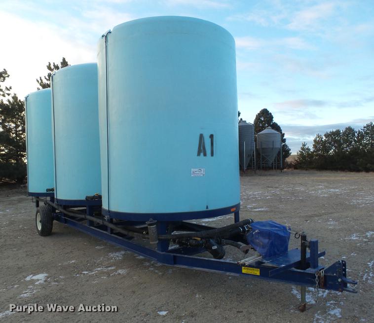 image for item DC8334 2010 JD Skiles triple tip tank trailer