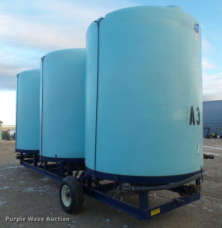 image for item DC8334 2010 JD Skiles triple tip tank trailer