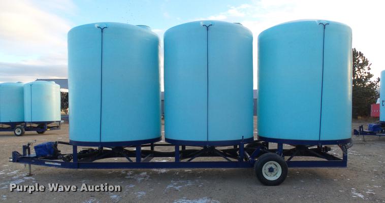 image for item DC8334 2010 JD Skiles triple tip tank trailer