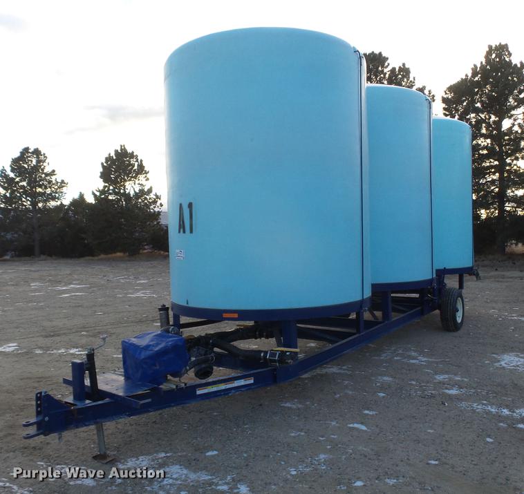 image for item DC8334 2010 JD Skiles triple tip tank trailer