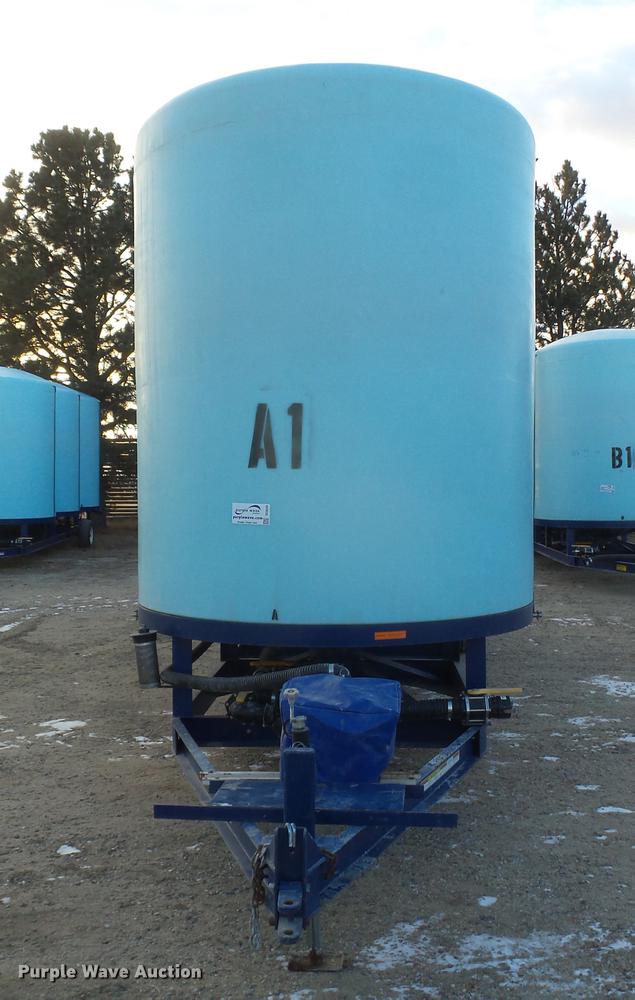 image for item DC8334 2010 JD Skiles triple tip tank trailer