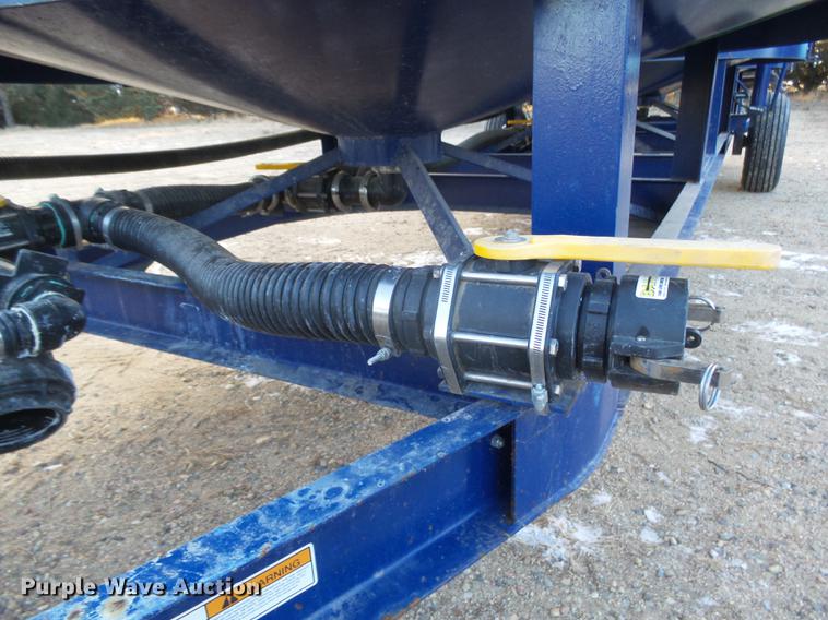 image for item DC8334 2010 JD Skiles triple tip tank trailer