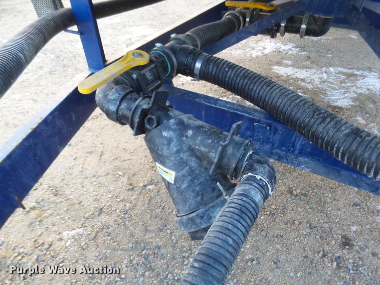 image for item DC8334 2010 JD Skiles triple tip tank trailer