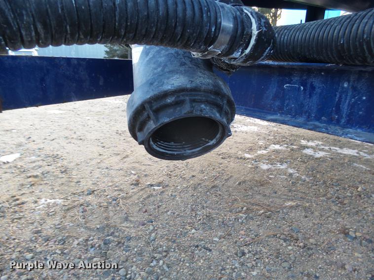 image for item DC8334 2010 JD Skiles triple tip tank trailer