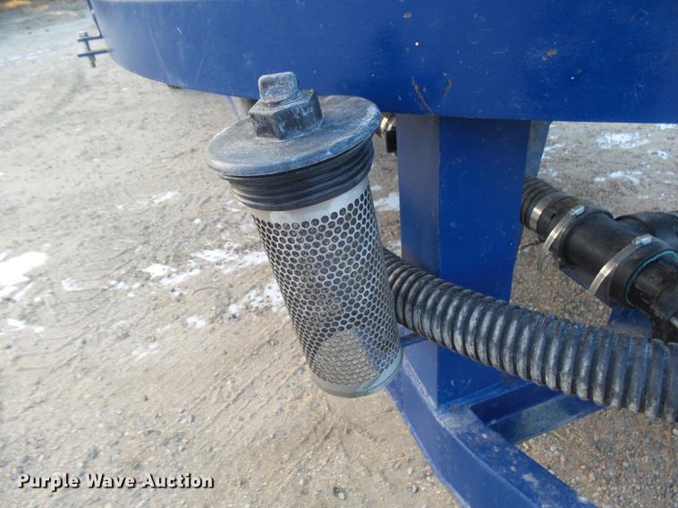 image for item DC8334 2010 JD Skiles triple tip tank trailer