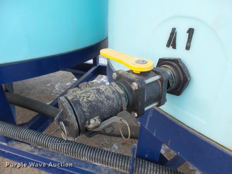 image for item DC8334 2010 JD Skiles triple tip tank trailer