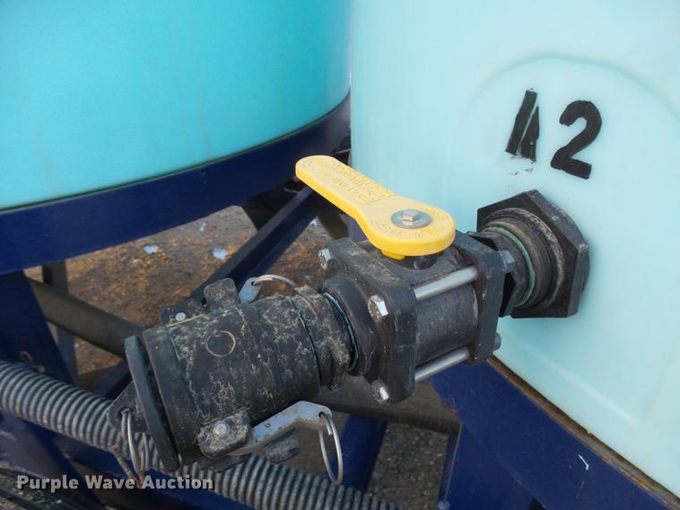 image for item DC8334 2010 JD Skiles triple tip tank trailer