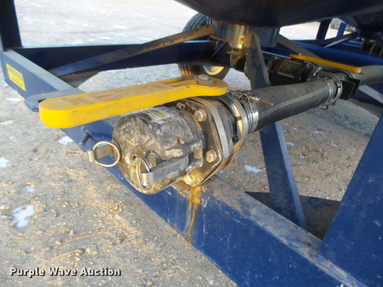 image for item DC8334 2010 JD Skiles triple tip tank trailer