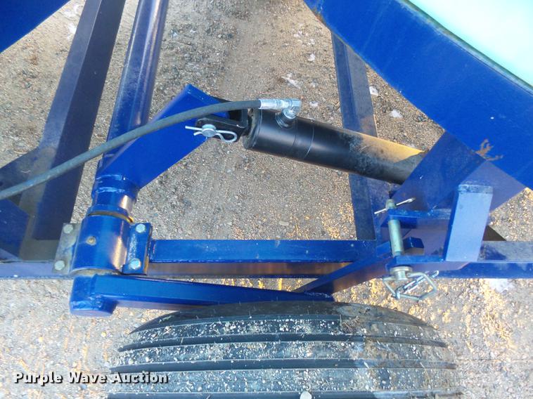 image for item DC8334 2010 JD Skiles triple tip tank trailer