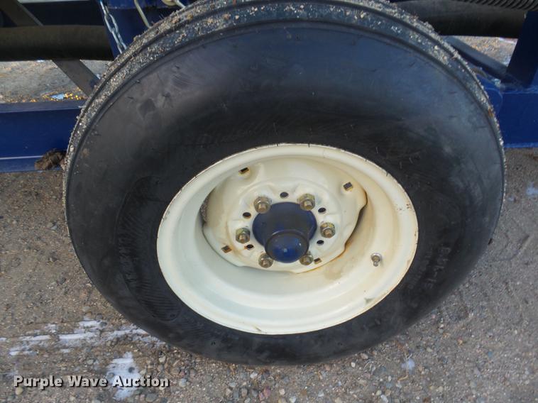 image for item DC8334 2010 JD Skiles triple tip tank trailer