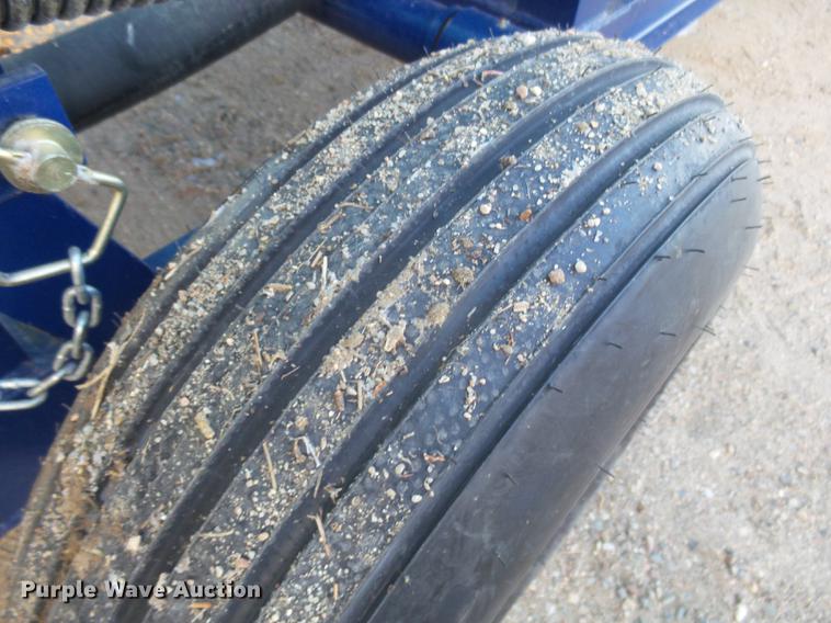 image for item DC8334 2010 JD Skiles triple tip tank trailer