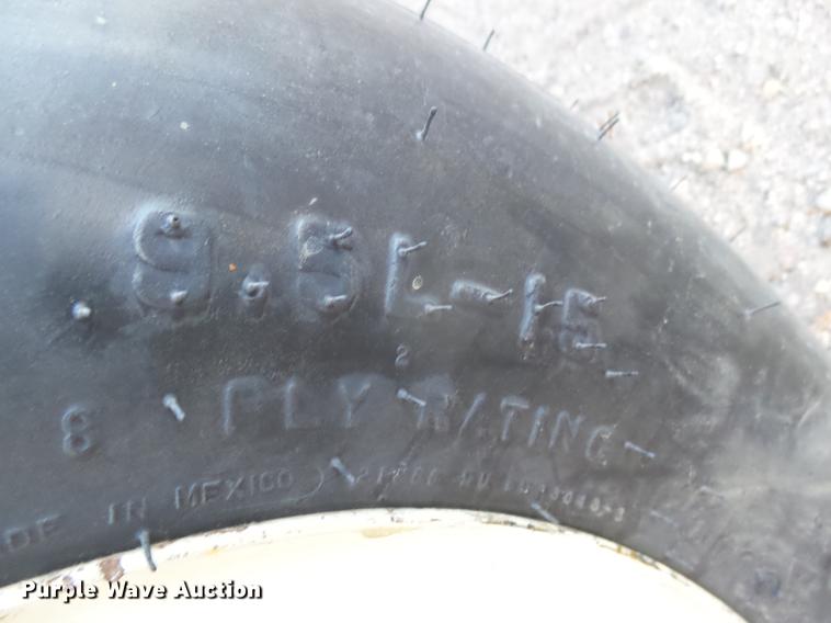 image for item DC8334 2010 JD Skiles triple tip tank trailer