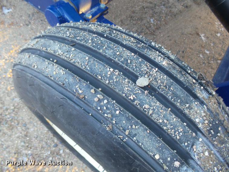 image for item DC8334 2010 JD Skiles triple tip tank trailer