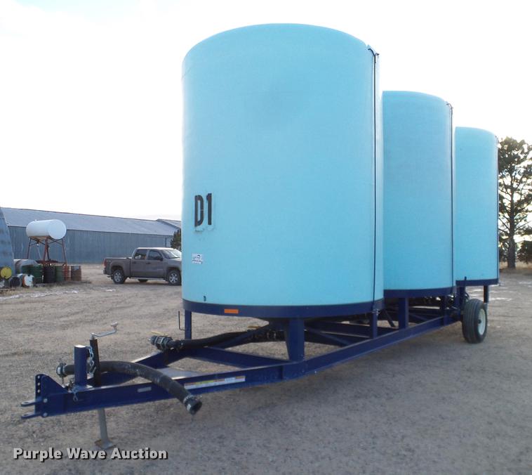 image for item DC8335 2010 JD Skiles triple tip tank trailer