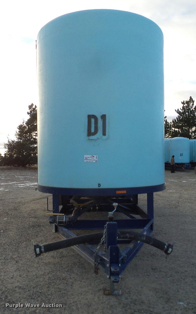 image for item DC8335 2010 JD Skiles triple tip tank trailer