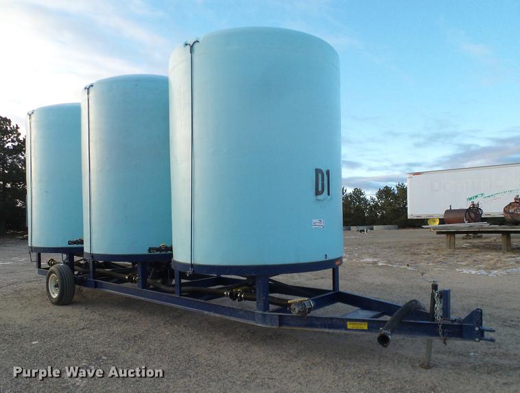 image for item DC8335 2010 JD Skiles triple tip tank trailer