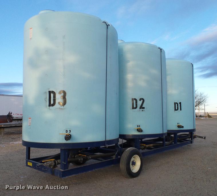 image for item DC8335 2010 JD Skiles triple tip tank trailer