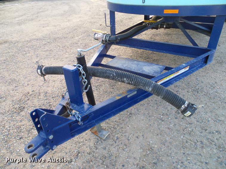 image for item DC8335 2010 JD Skiles triple tip tank trailer