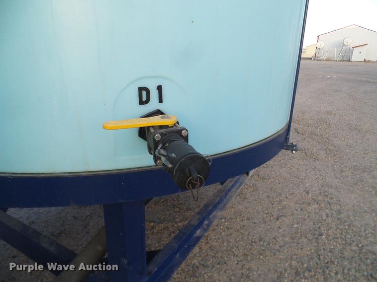 image for item DC8335 2010 JD Skiles triple tip tank trailer