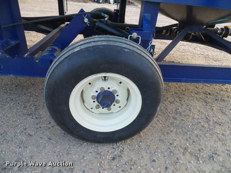 image for item DC8335 2010 JD Skiles triple tip tank trailer