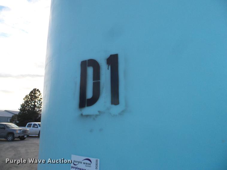 image for item DC8335 2010 JD Skiles triple tip tank trailer