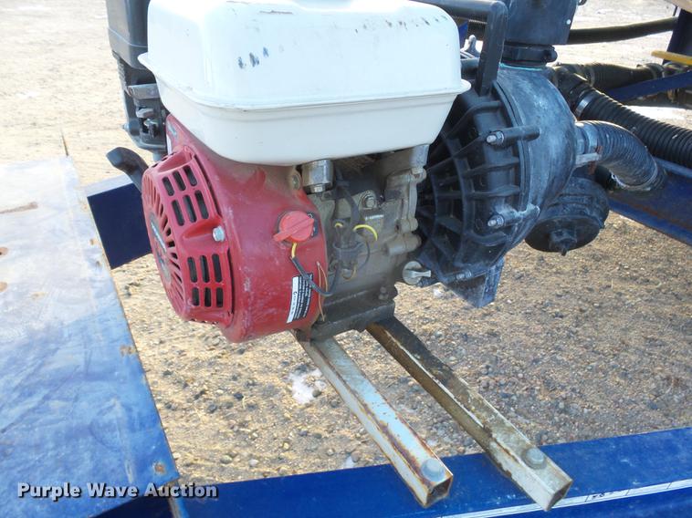 image for item DC8336 2010 JD Skiles triple tip tank trailer