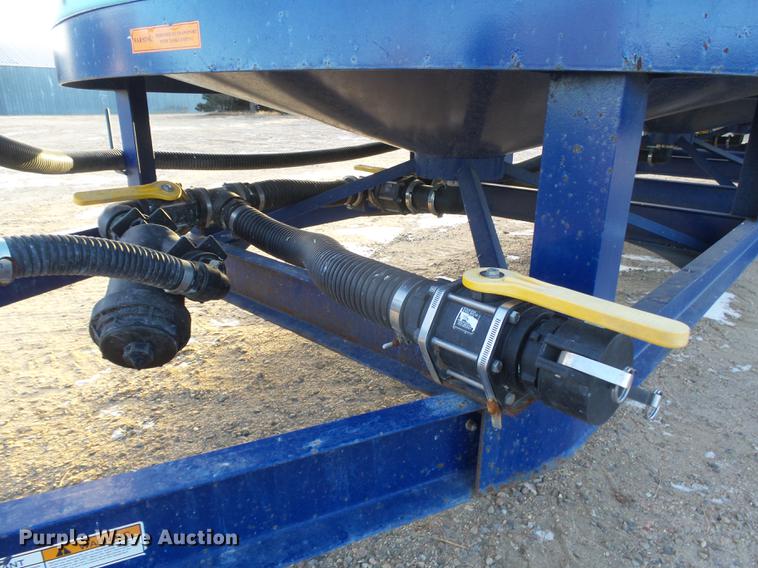 image for item DC8336 2010 JD Skiles triple tip tank trailer