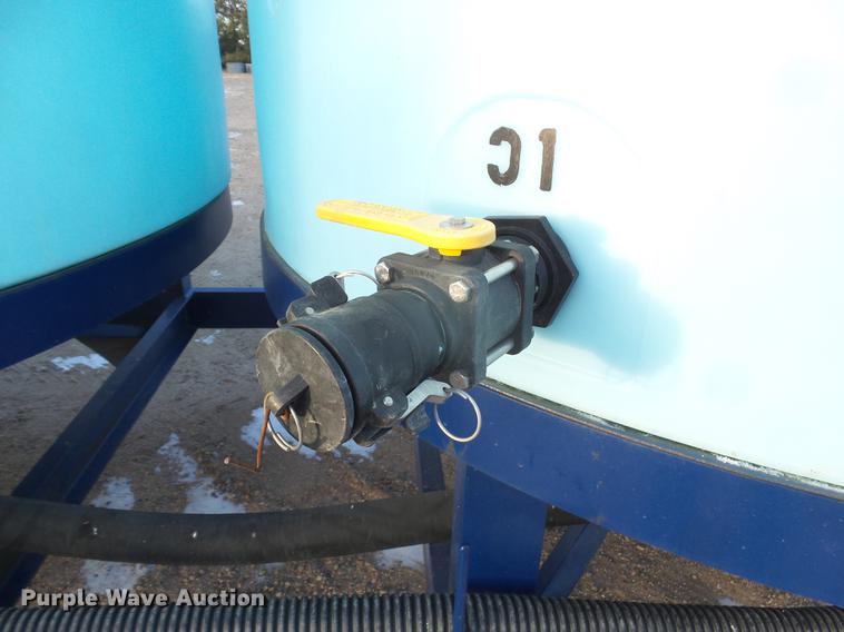 image for item DC8336 2010 JD Skiles triple tip tank trailer