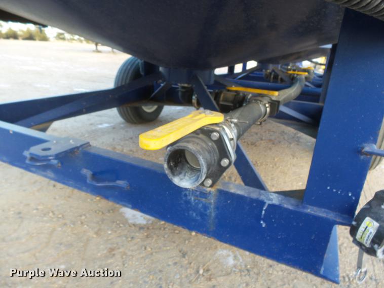 image for item DC8336 2010 JD Skiles triple tip tank trailer