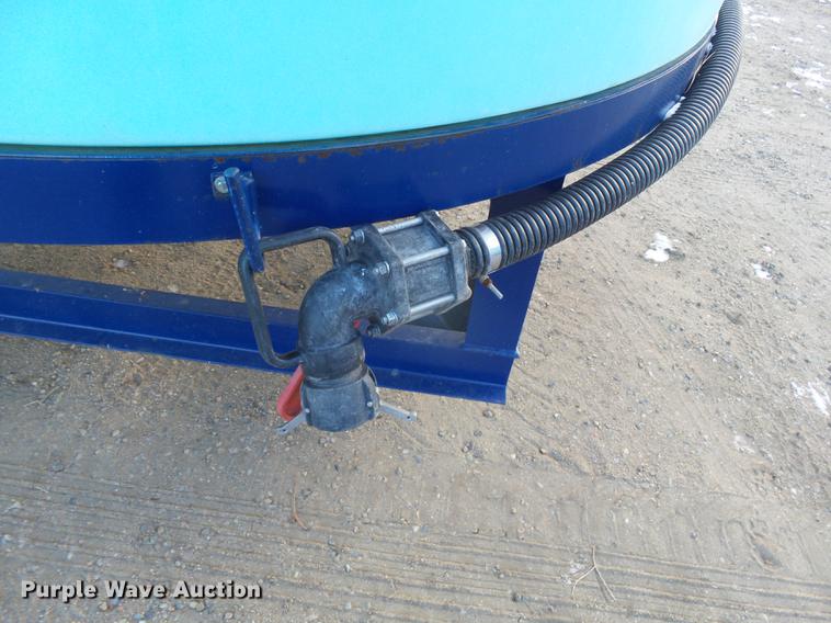 image for item DC8336 2010 JD Skiles triple tip tank trailer