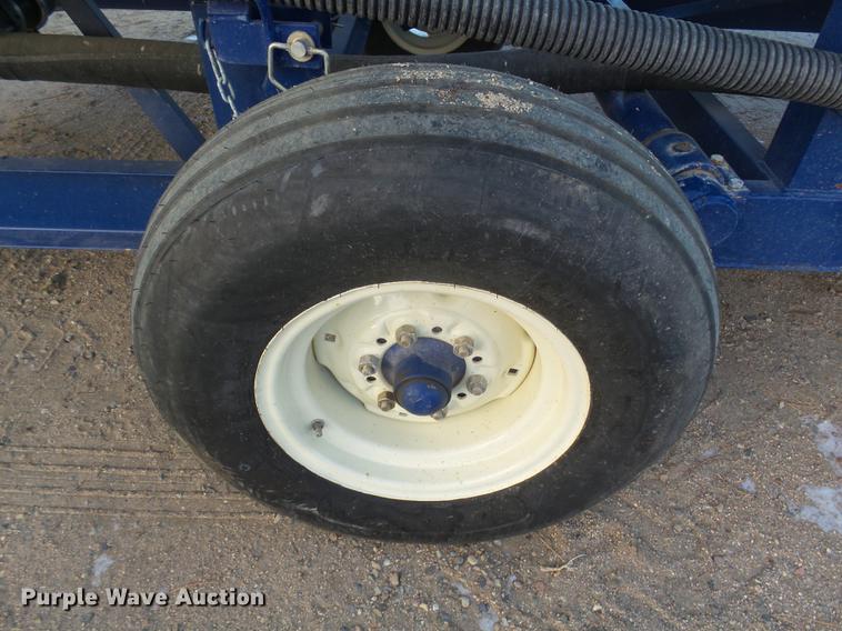 image for item DC8336 2010 JD Skiles triple tip tank trailer