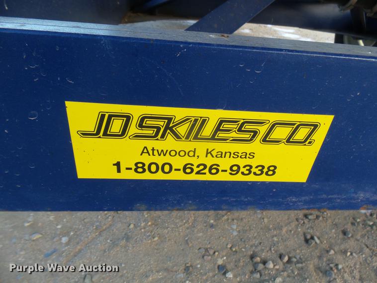 image for item DC8336 2010 JD Skiles triple tip tank trailer