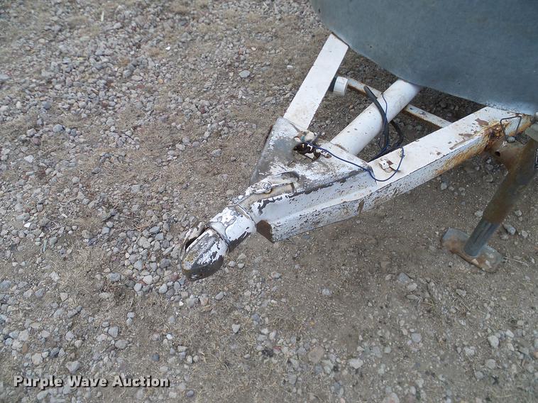 image for item DC8353 1974 Shelby livestock trailer