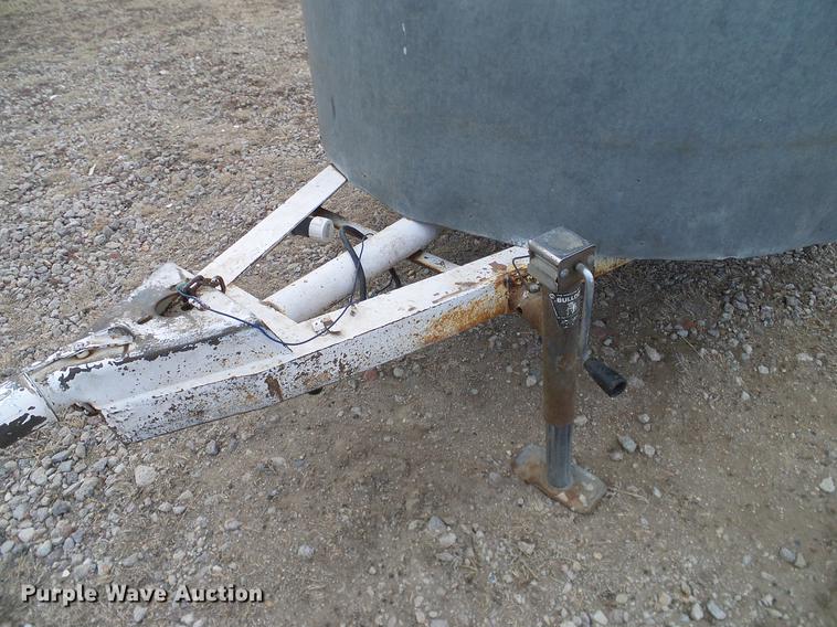 image for item DC8353 1974 Shelby livestock trailer