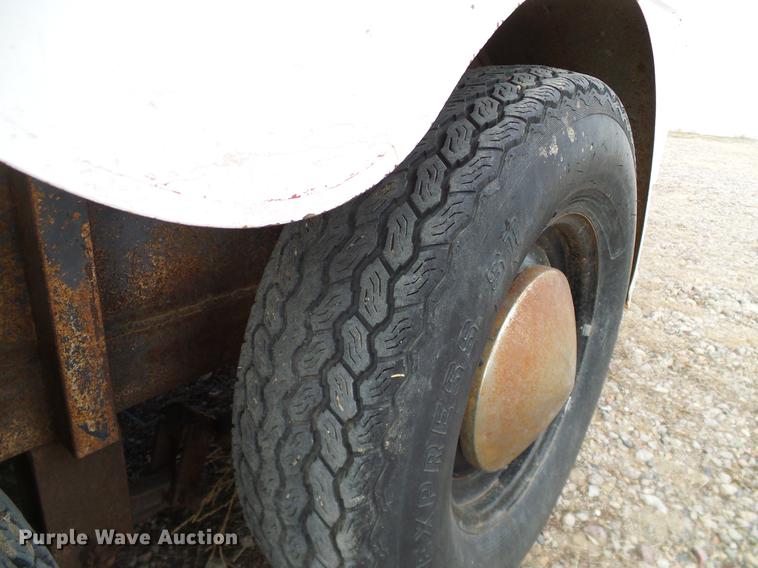image for item DC8353 1974 Shelby livestock trailer