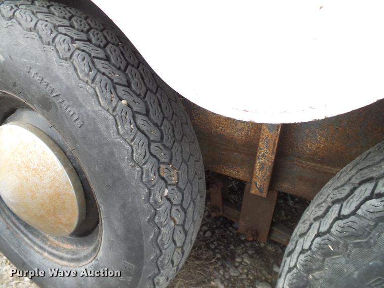 image for item DC8353 1974 Shelby livestock trailer