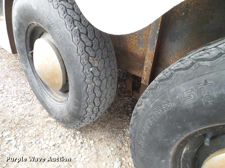 image for item DC8353 1974 Shelby livestock trailer